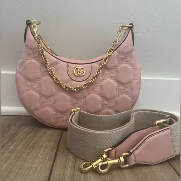 Kayla is live! Customer Appreciation! 👛 - Picture 2 of 4